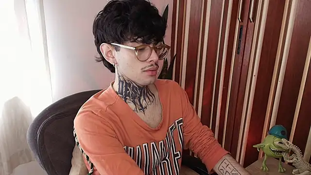 Mihail leroy online show from December 18, 3:28 pm