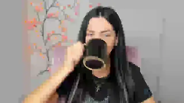 Lune Moon online show from April 6, 5:41 am