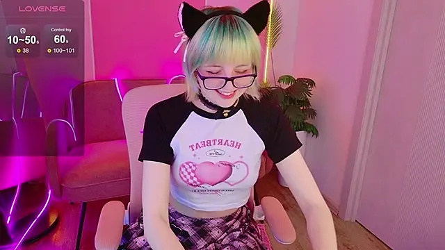 CoralineYoung online show from June 12, 7:49 am