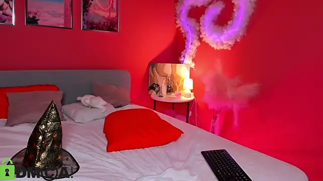 Lisbeth  Salander online show from October 31, 2:46 am