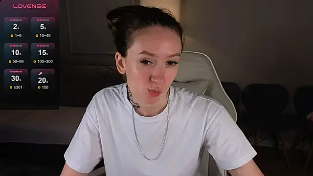 cutienaughtygirl online show from July 4, 8:21 am