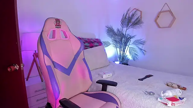 Hadid Jimenez  online show from April 10, 8:59 pm