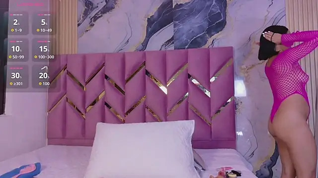 cutepetitee online show from April 18, 7:58 pm