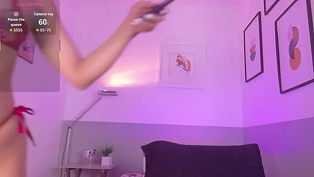 cutepetitee online show from January 10, 8:02 pm