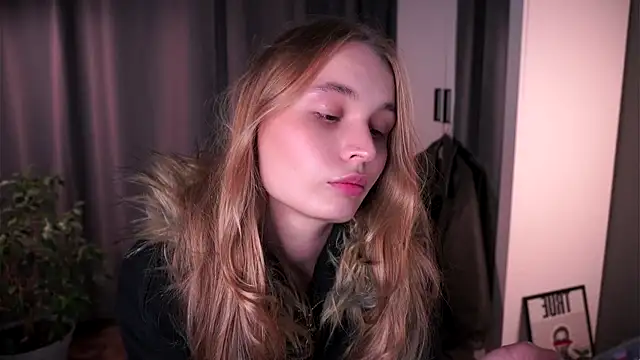 lisa schiele online show from November 11, 8:06 pm