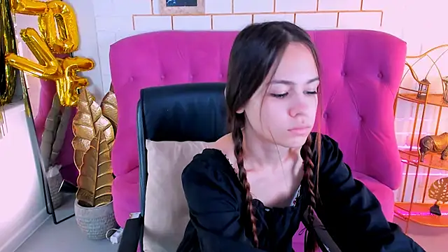 UliaNeer online show from October 31, 5:42 am