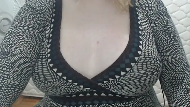 LunoviaXL online show from April 27, 11:40 am