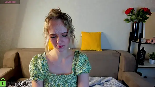 Snapshot of Casey_Sweeet chatting on October 6, 1:11 am Casey Sweeet online show from October 6, 1:11 am