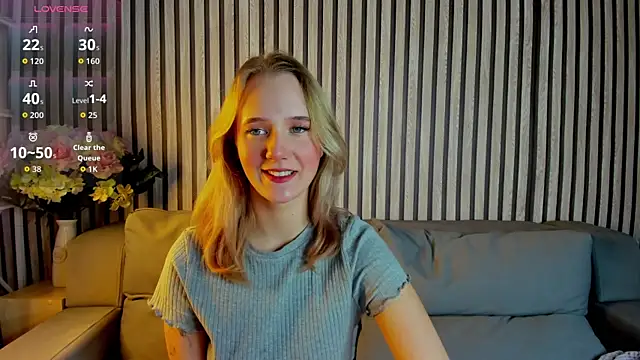 Snapshot of Casey_Sweeet chatting on October 19, 4:09 pm Casey Sweeet online show from October 19, 4:09 pm