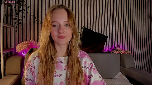 Casey Sweeet online show from June 2, 9:32 am