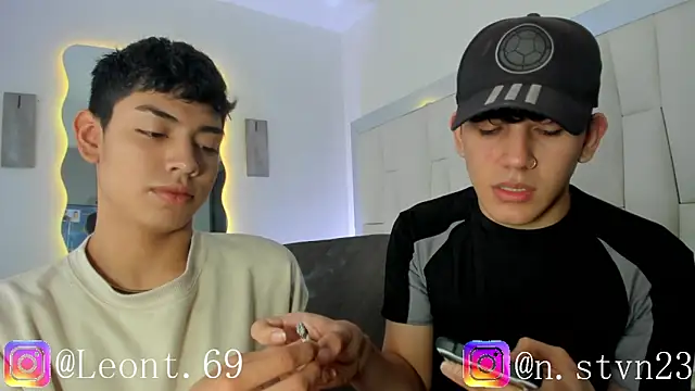 LoganTwink18 online show from April 7, 1:24 pm