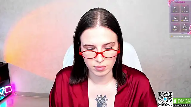 Snapshot of Arya_deepthroat_queen chatting on October 3, 12:21 pm Arya deepthroat queen online show from October 3, 12:21 pm