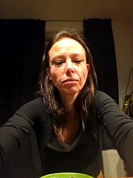 littleladyshelly online show from February 9, 5:48 pm