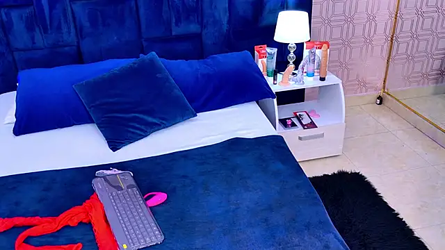 Becca Grims online show from November 17, 3:51 am