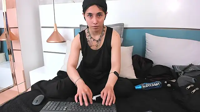 Ashkoreh online show from March 7, 10:28 pm