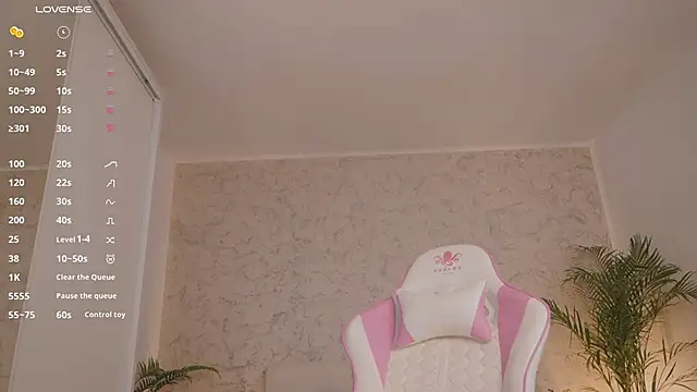 daisyblushh online show from April 6, 3:02 pm