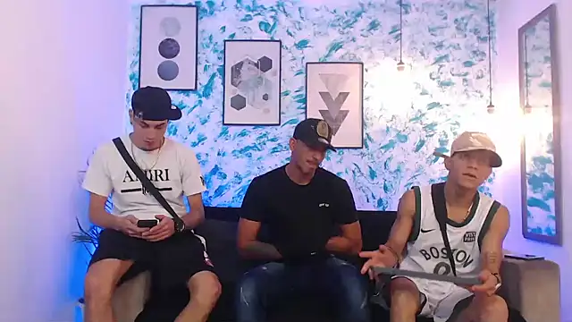 Snapshot of Kings_of_heaven chatting on October 12, 2:14 am Kings of heaven online show from October 12, 2:14 am