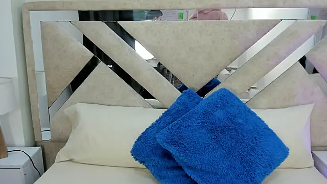 ximena vasquez8 online show from January 6, 3:21 am