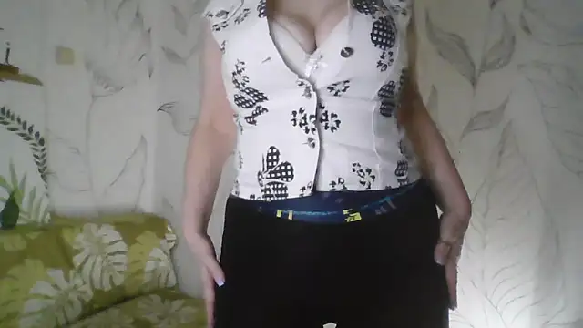 Catty Lady online show from November 24, 8:00 pm