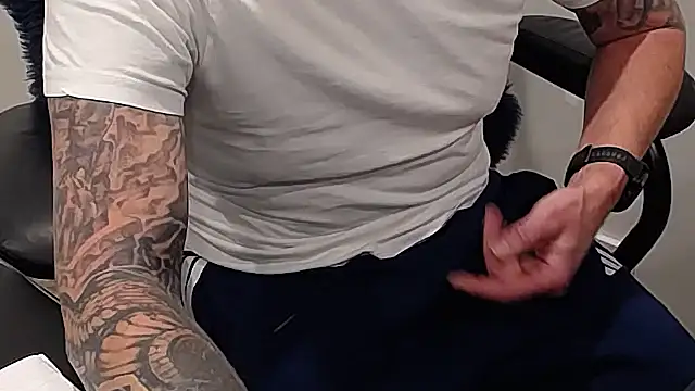 Reacher110565 online show from September 13, 1:41 pm