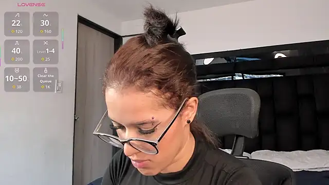 Snapshot of ZoeWestt chatting on October 14, 1:14 pm ZoeWestt online show from October 14, 1:14 pm