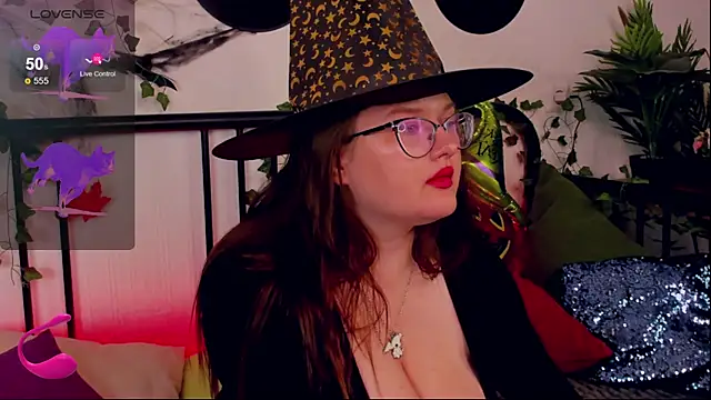 HelenDanvers online show from November 5, 10:20 am