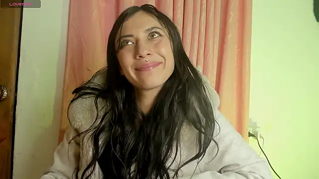 Alanaloiiss  online show from April 16, 2:23 am