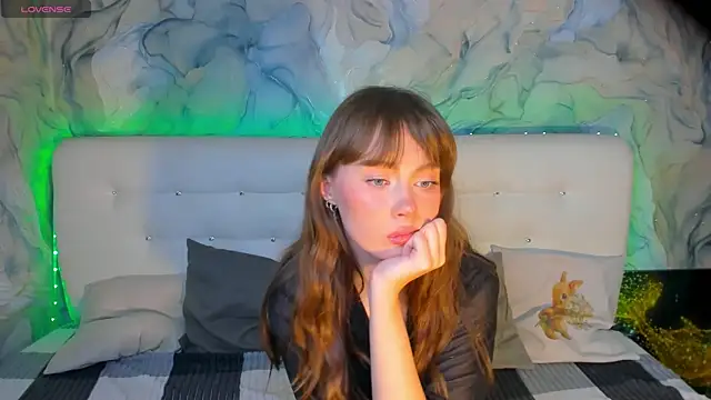 Snapshot of LolaMeddisson chatting on October 22, 8:03 pm LolaMeddisson online show from October 22, 8:03 pm