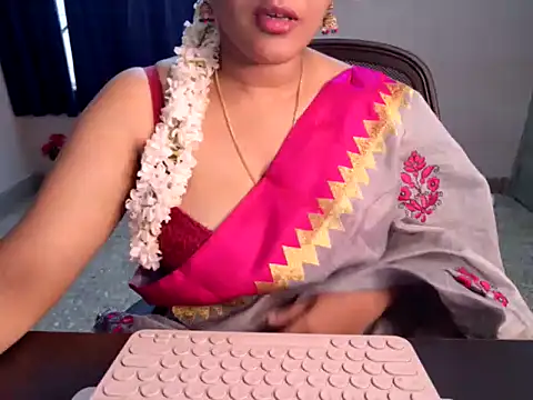 Snapshot of Anjalistar chatting on September 23, 6:11 am Anjalistar online show from September 23, 6:11 am