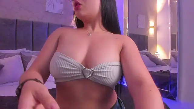 Lunaa bellaa online show from April 2, 8:17 pm