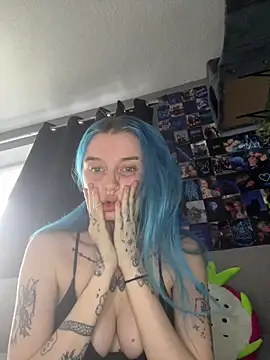 Snapshot of Bluetingx chatting on October 30, 10:49 am Bluetingx online show from October 30, 10:49 am