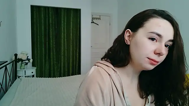 Snapshot of Di_na_Bell chatting on October 6, 6:41 am Di na Bell online show from October 6, 6:41 am
