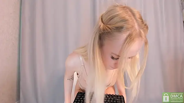 Nicollovee online show from October 8, 6:01 pm