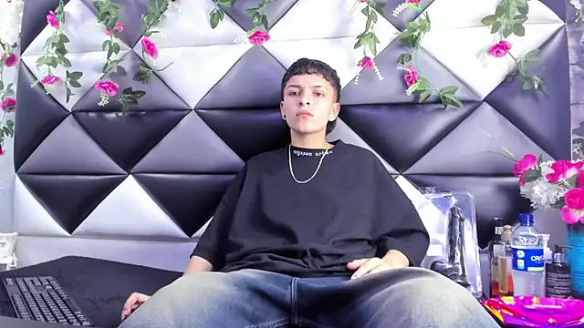 Megan Thompson  online show from December 20, 2:48 am