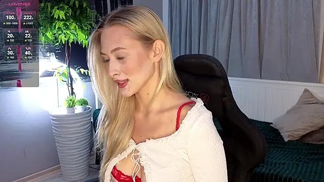 Snapshot of ChristyMarshall chatting on September 21, 5:55 pm ChristyMarshall online show from September 21, 5:55 pm