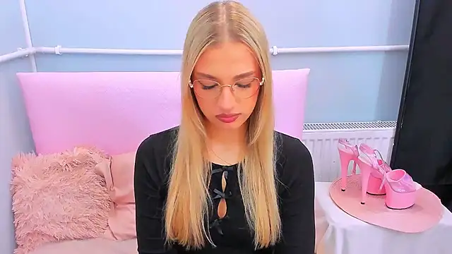 EvetteRose online show from January 10, 3:50 pm