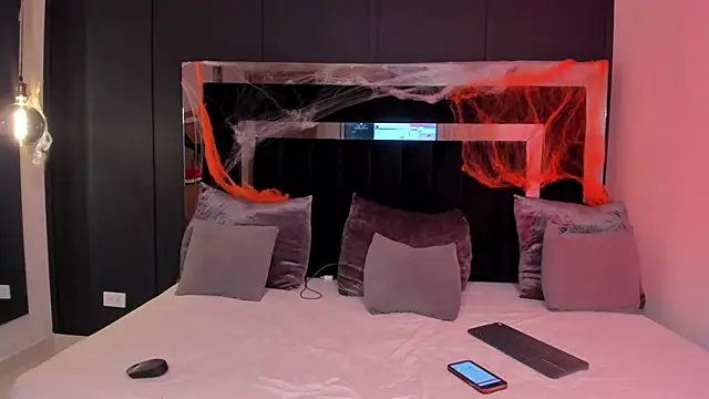 sofiaa brown online show from October 25, 5:04 am