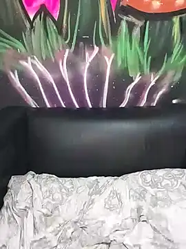 parejajuguetona420 online show from April 28, 11:19 pm