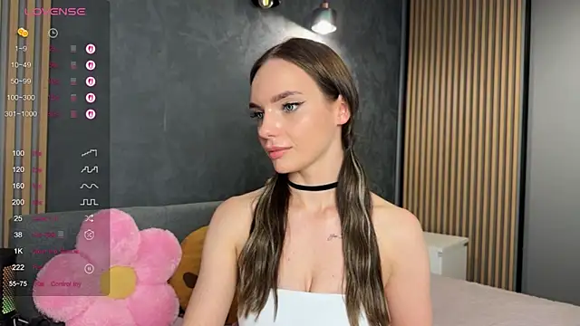 litlle angelll online show from May 31, 6:09 pm