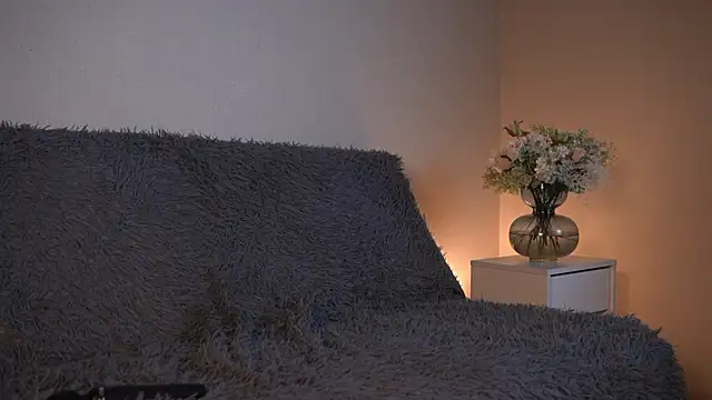 ywixos online show from November 25, 3:47 pm