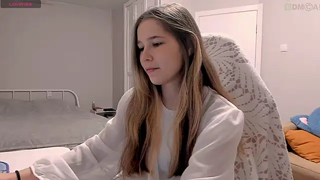 ValerieBubbles online show from November 12, 7:45 pm