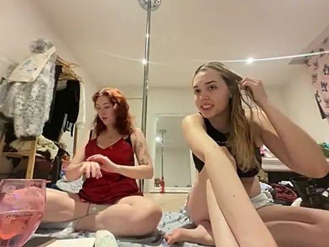 Snapshot of violetcutie chatting on October 17, 7:50 pm violetcutie online show from October 17, 7:50 pm