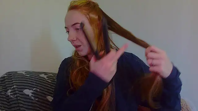 Little-Red21 online show from November 25, 1:35 pm