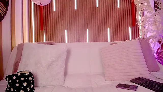 MylaDreams online show from February 6, 6:06 am