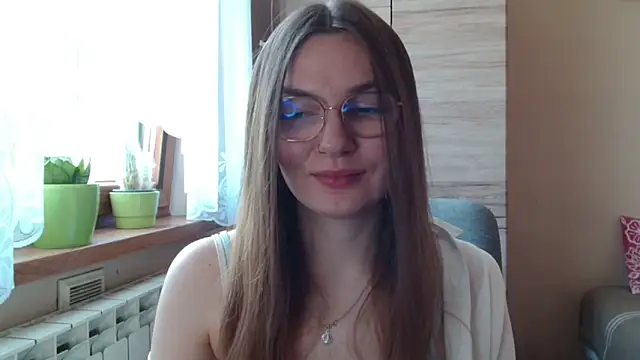 LooveELLYx online show from June 9, 6:35 am