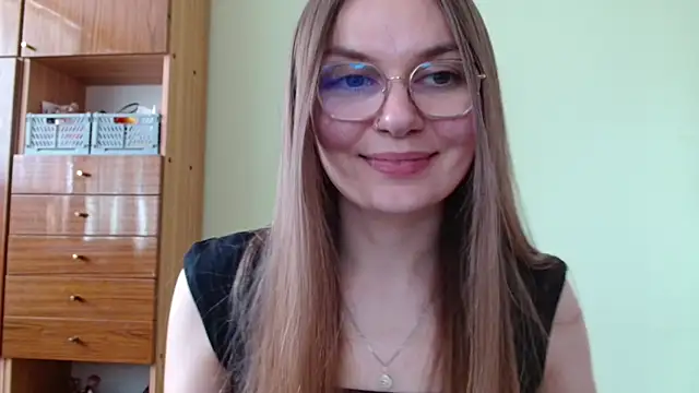 LooveELLYx online show from June 2, 1:34 pm
