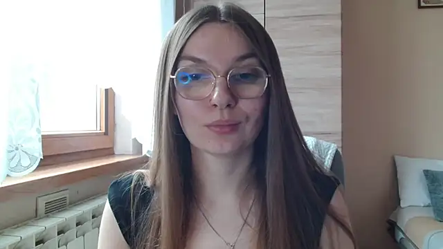 LooveELLYx online show from July 4, 6:42 am