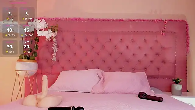 mili moon  online show from September 18, 12:37 pm