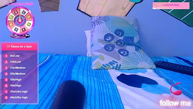 skinnykalitzo18 online show from February 6, 1:25 pm