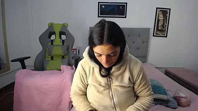 Esmeraldaa- online show from October 15, 5:43 am